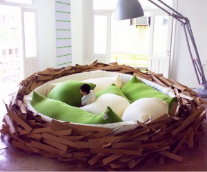 Кровать в виде птичьего гнезда