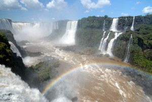 Водопад Игуасу на границе 2 стран