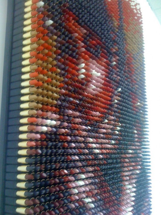 Инсталляция сделанная из помад