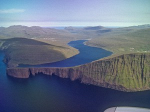 Cамое большое озеро Фарерских осторовов - Озеро Сорвагсватн