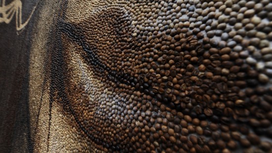 Мозаика более чем из миллиона кофейных зерен