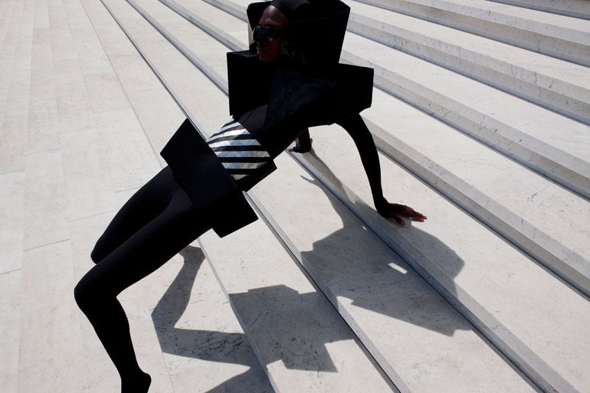 in-and-out-of-fashion-viviane-sassen-08