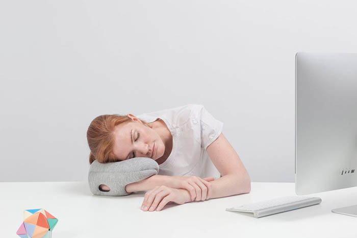 ostrich-pillow-mini-napping-1