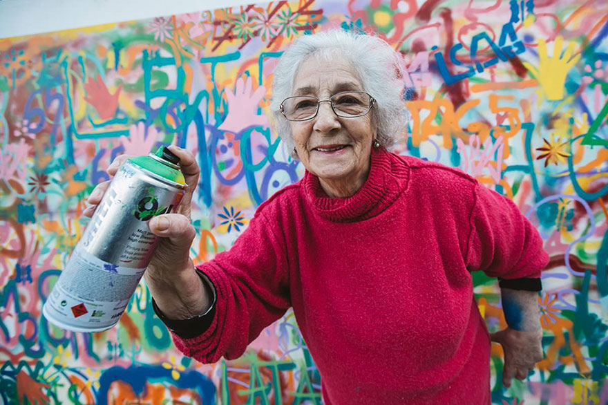 elderly-paint-graffiti-lisbon-lata-65-10