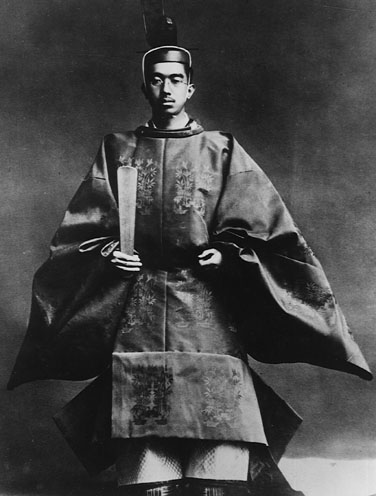 Hirohito_coronation_1928